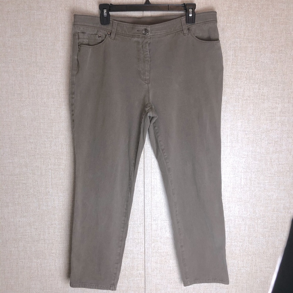 Chico’s Neutral Slimming 5 Pocket Pants Size 14 (2.5) SHORT